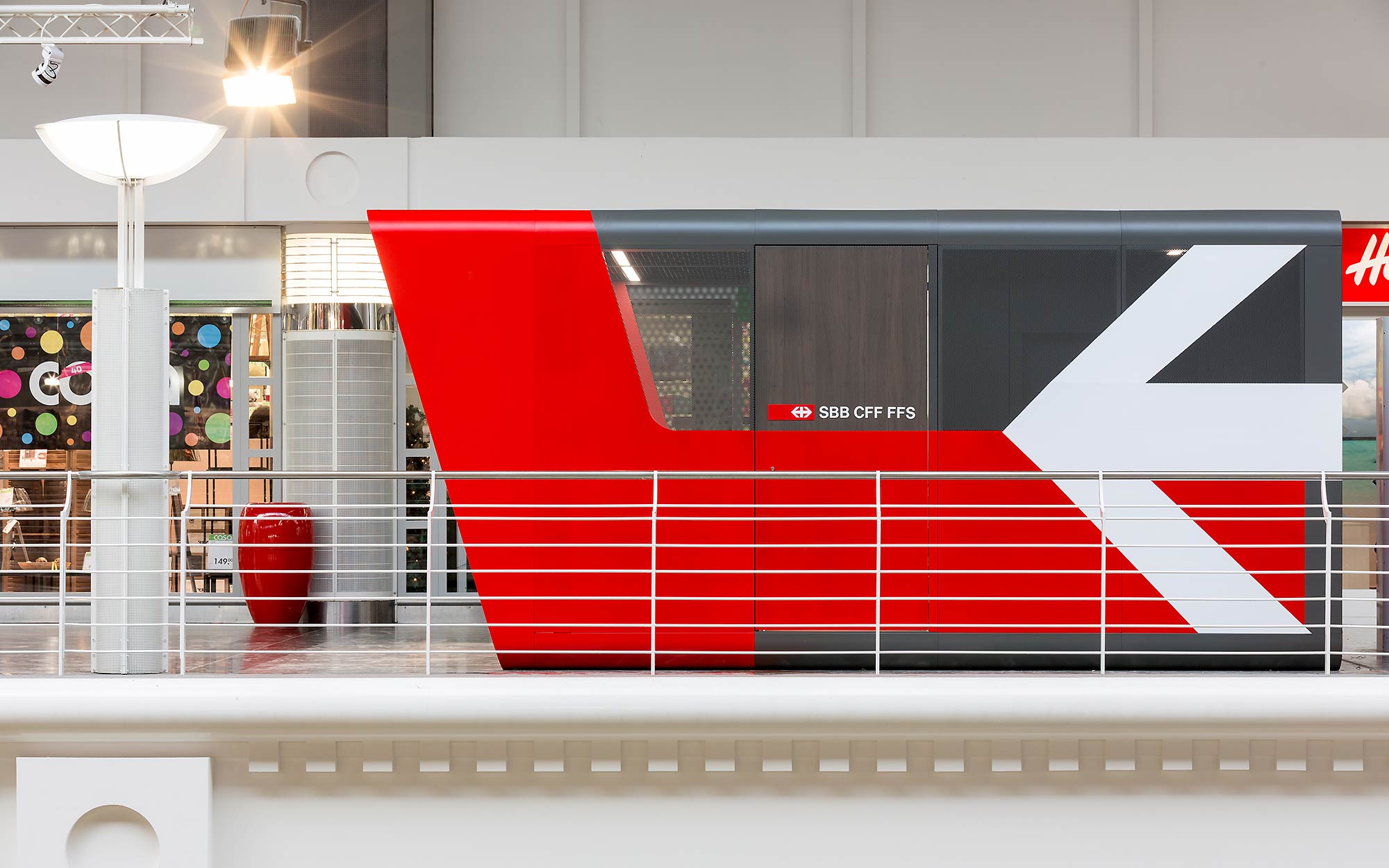 SBB Pavillon ähnelt einem vorbeifahrenden Zug