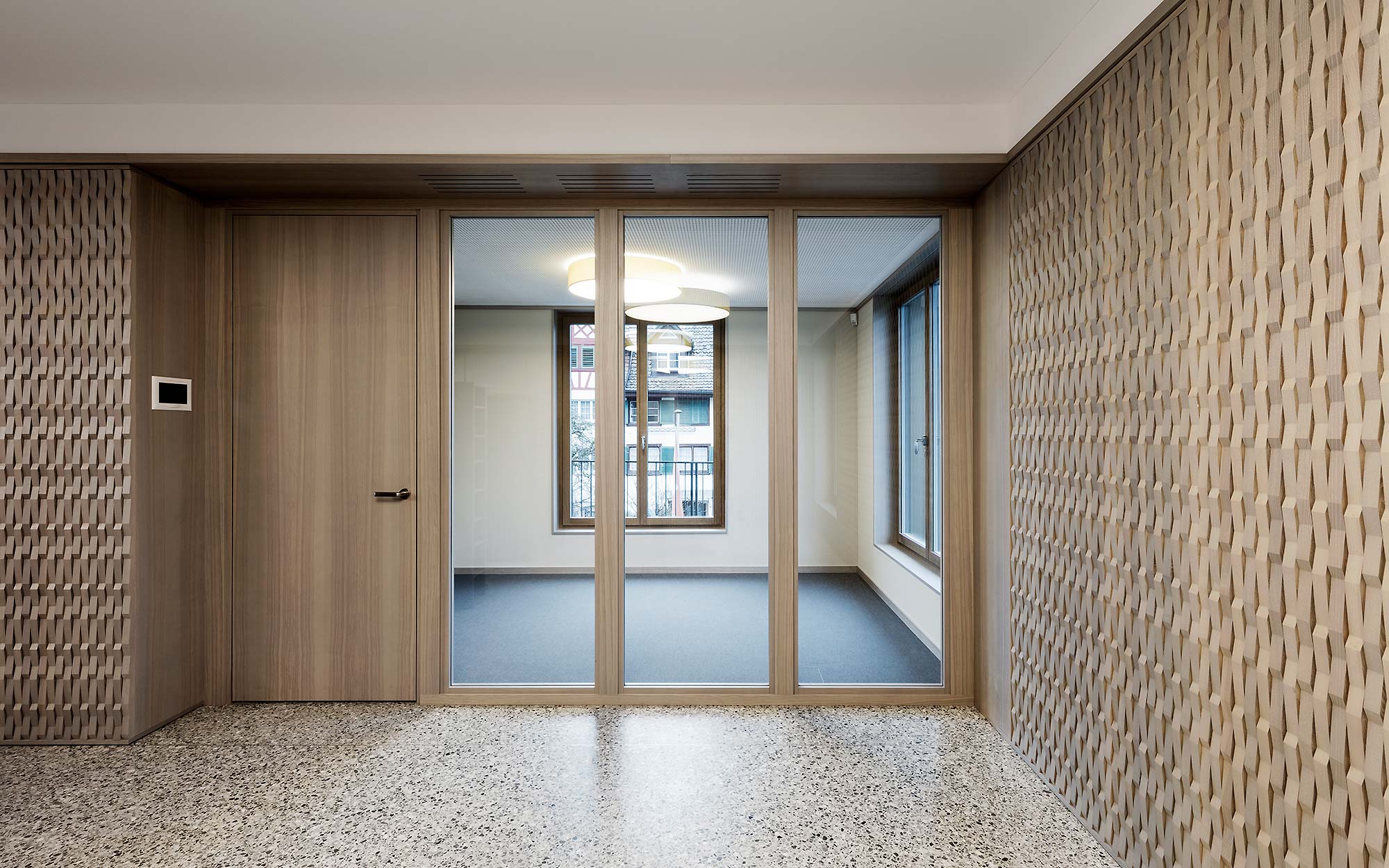 Ein-/Ausgang der Bank