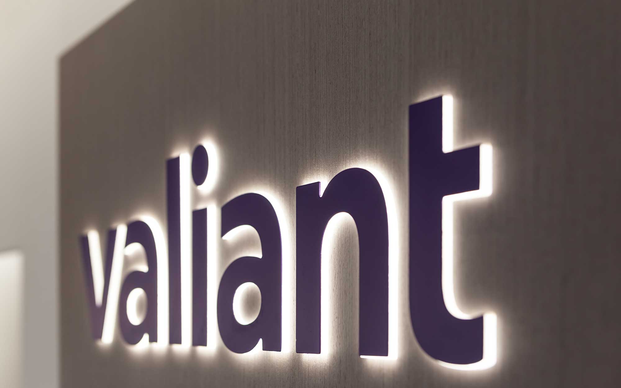 Logowand beleuchtet Valiant