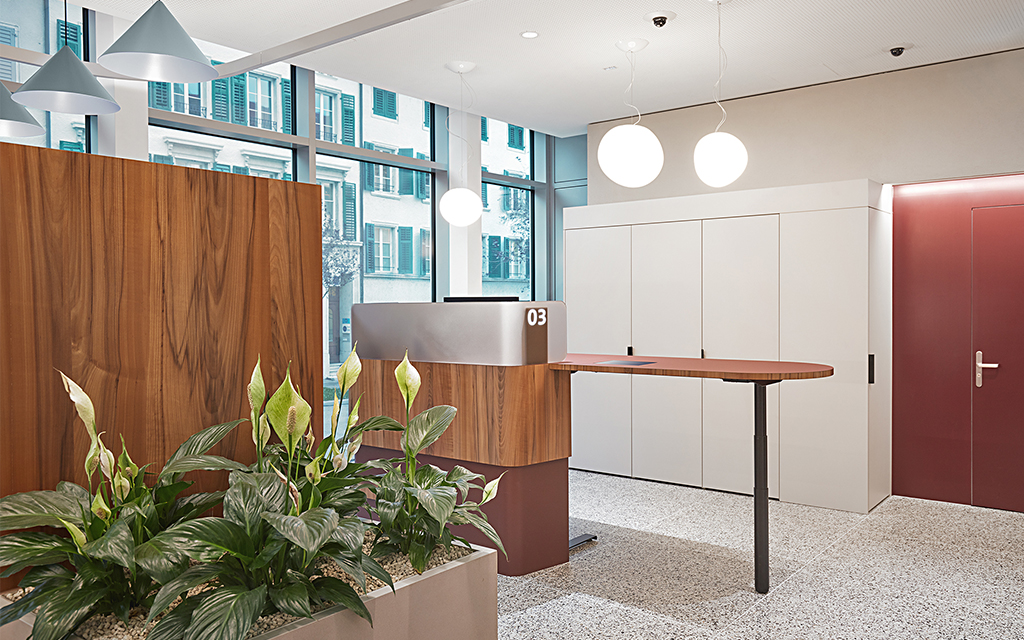 Servicedesk höhenverstellbar